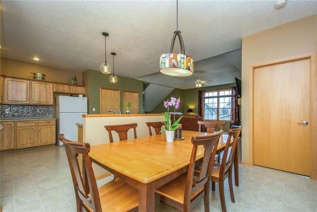 Building Photo - 523 E 4th St