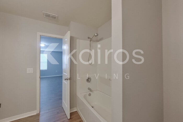 Building Photo - 3408 15th St SW