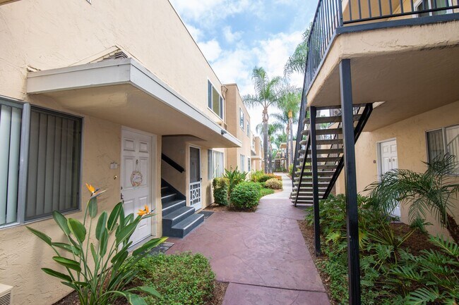 Building Photo - $500 off first month rent! 2BR/1.5BA Condo! 2 parking spaces