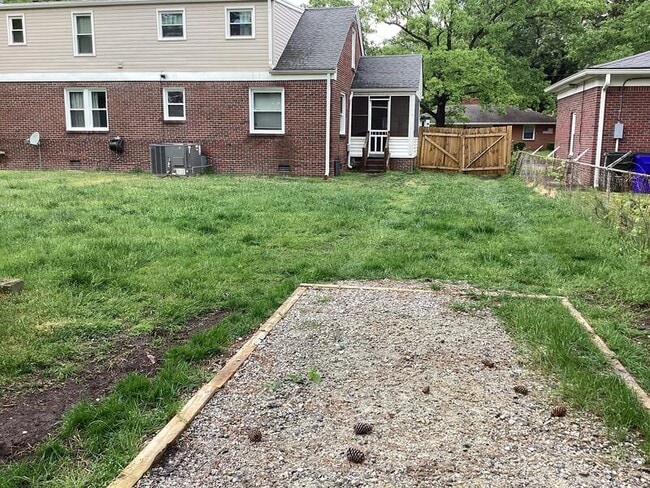 Building Photo - 6413 Glenoak Dr