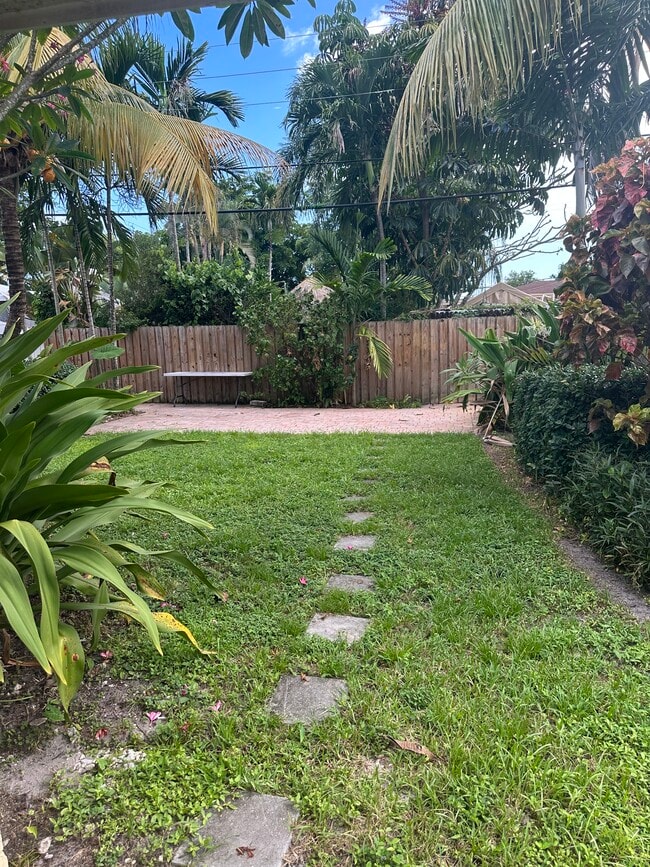 Private Fenced Backyard - 44 SE 4th St