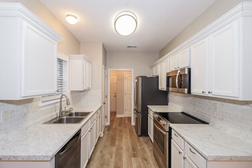 Building Photo - 1140 Casentino St