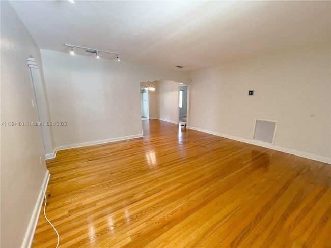 Building Photo - 2290 SW 26th Ln