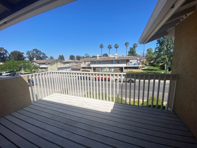 Building Photo - Lovely Townhome in Rancho Bernardo!