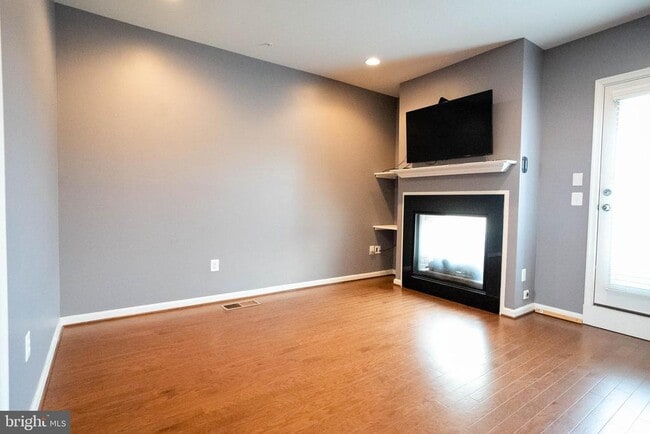Building Photo - 815 Fair Winds Way