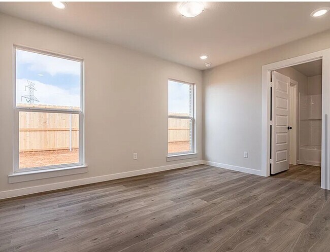 Building Photo - 3 bed 2 bath now available in Frenship west