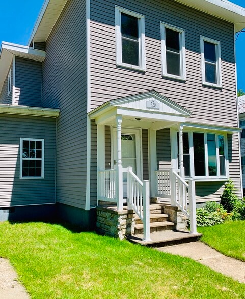Building Photo - 220 Elm St