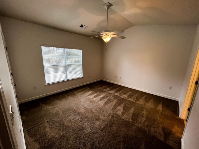 Building Photo - Greensboro 2 Bedroom, 2 Bathroom Condo