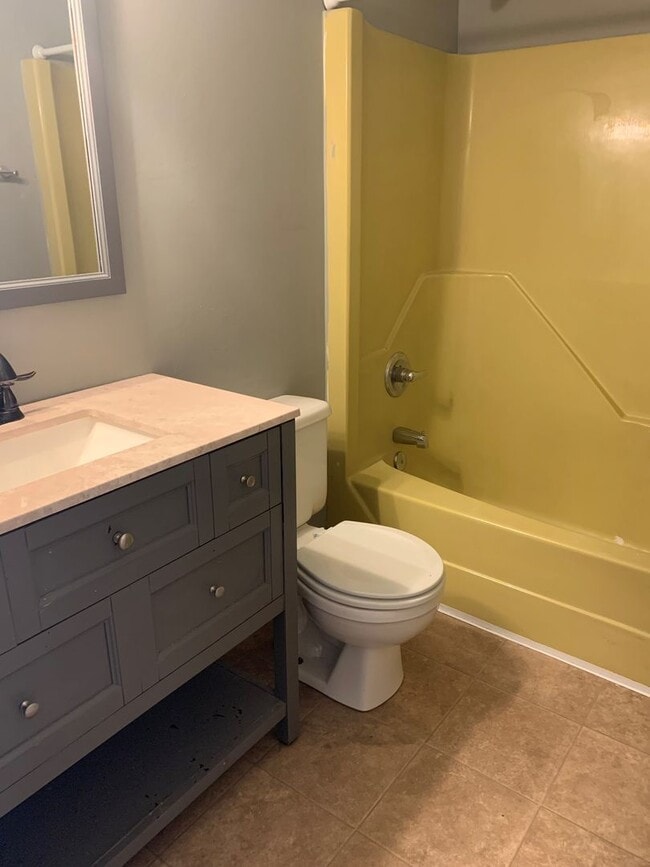 Building Photo - Sandusky Home With Main Level Master Bedroom