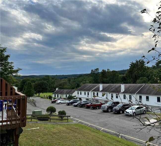 Building Photo - 74 Aspetuck Vlg