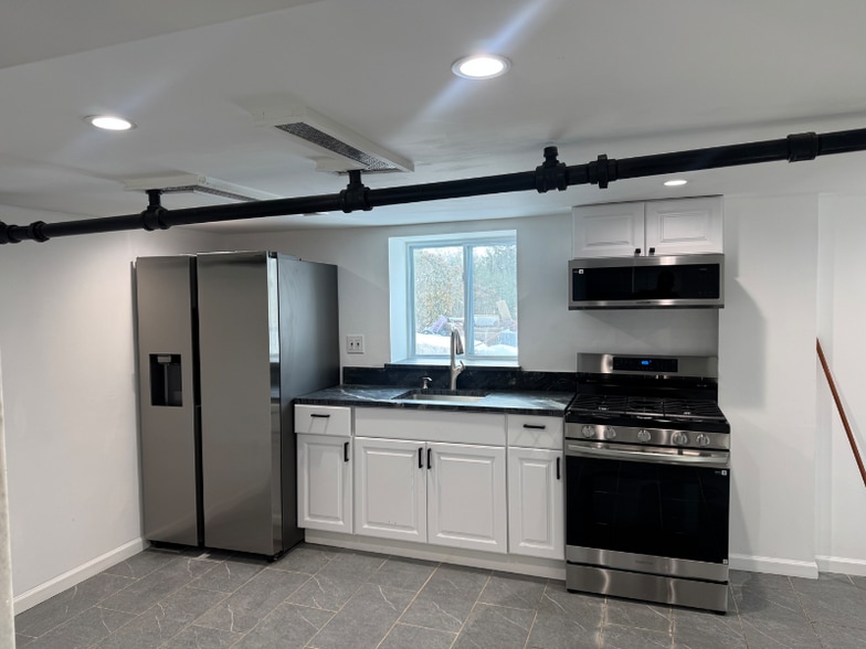 Building Photo - 9 Lawrence Ave