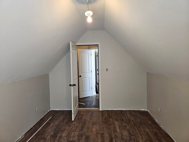 Building Photo - 211 Breakwater Dr