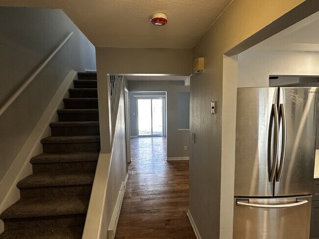 Building Photo - "Charming 2-Bed Retreat with Hardwood Floors in Golden, CO!"