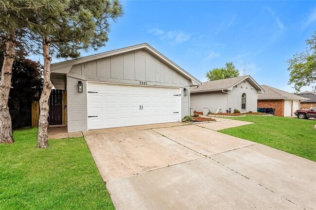 Building Photo - 7301 Skylark Ln