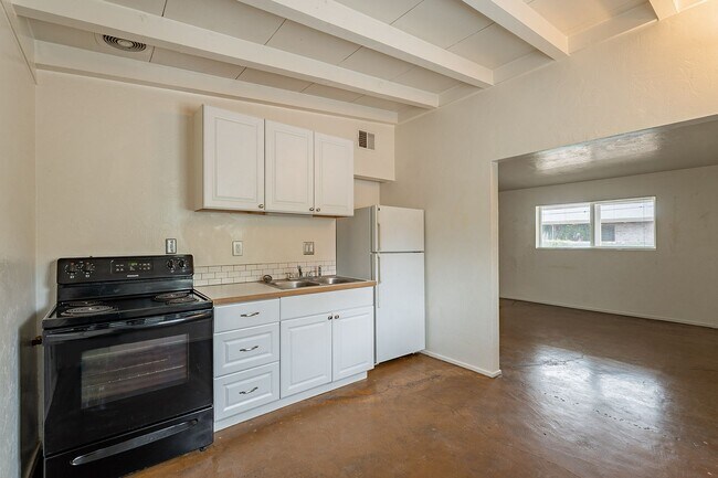 Building Photo - 428 N Norris Ave