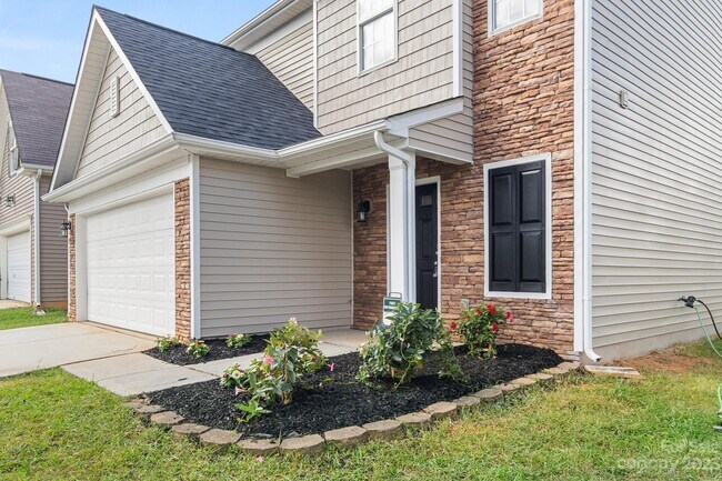 Building Photo - 3808 Herkimer Dr