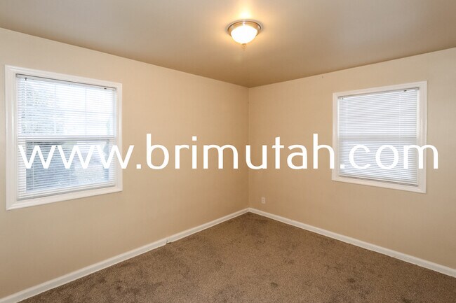 Building Photo - 1105 Laird Ave S