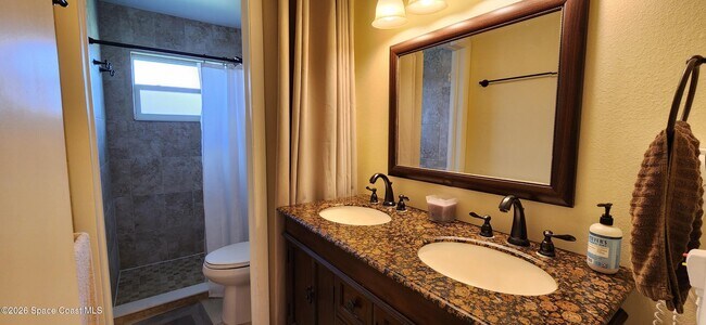 Building Photo - 1260 Island Dr