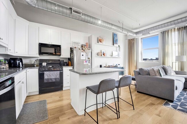 Building Photo - 1301 W Madison St