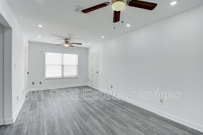 Building Photo - 7827 Anna Calla Way