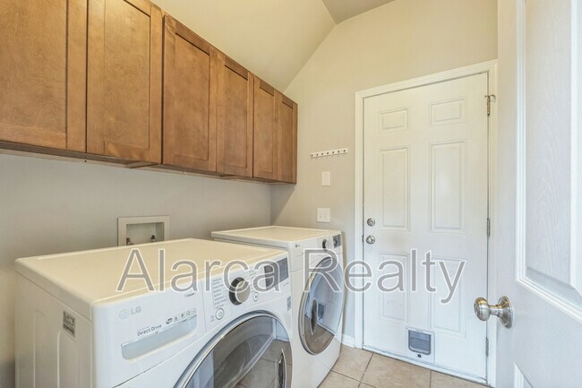 Building Photo - 1408 Crestgate Dr