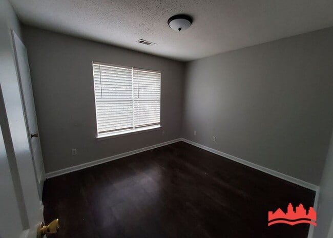 Building Photo - 3035 Meadows Ln