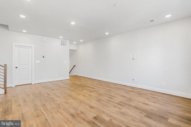 Building Photo - 133 Warburton St