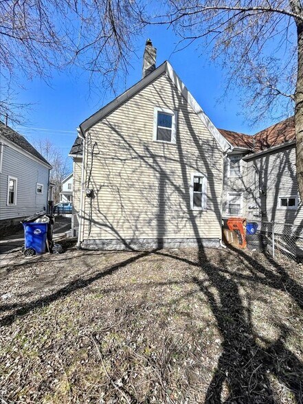 Building Photo - 2355 E 86th St