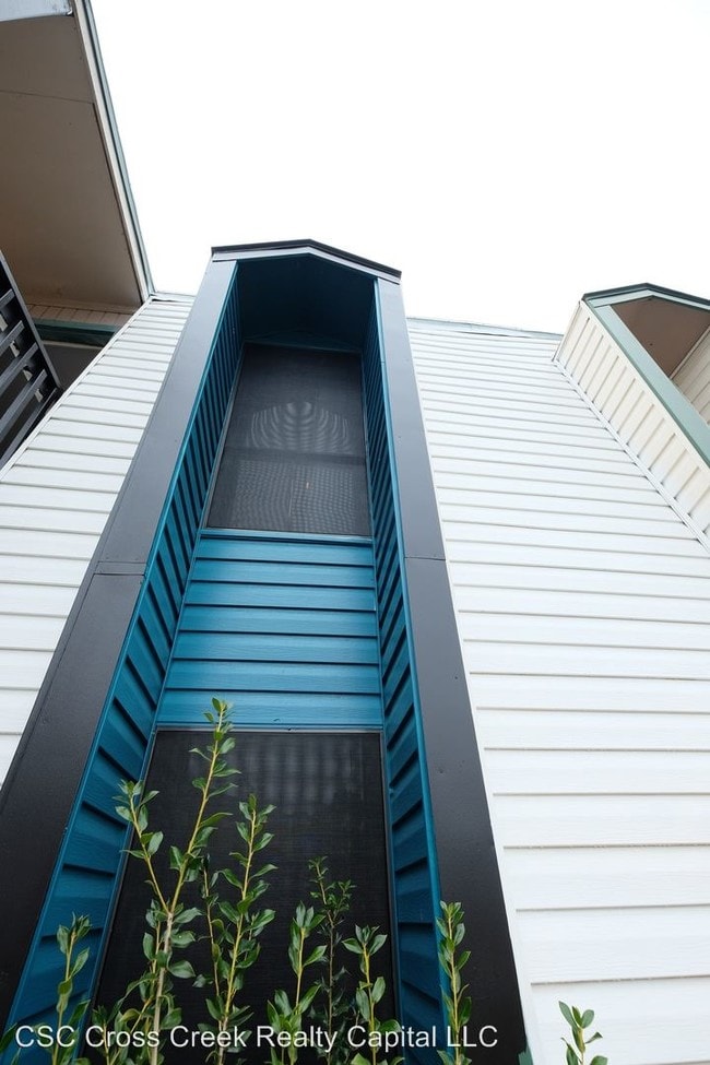 Building Photo - 1124 Rutland Dr