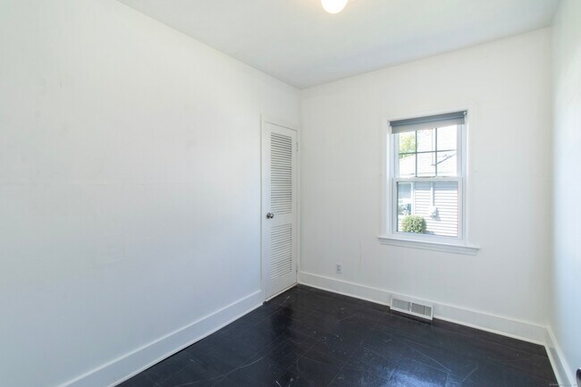 Building Photo - 38 Mohican Rd