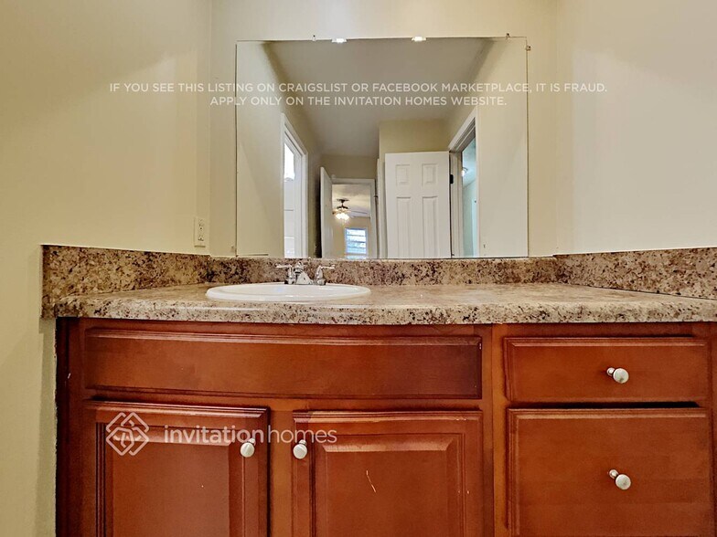 Building Photo - 624 Princess Cir