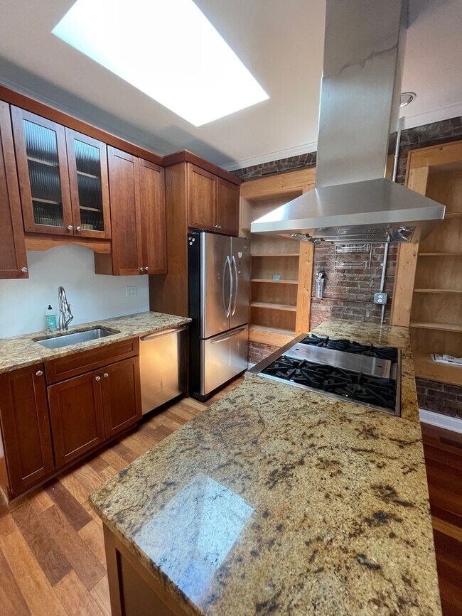 Building Photo - 107 Liberty St.