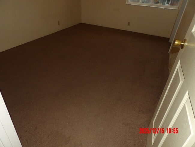 Building Photo - 3 Bedroom Duplex