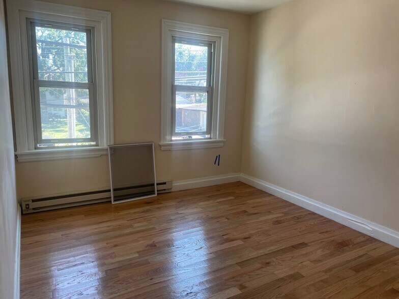 Building Photo - 318 N Lumber St