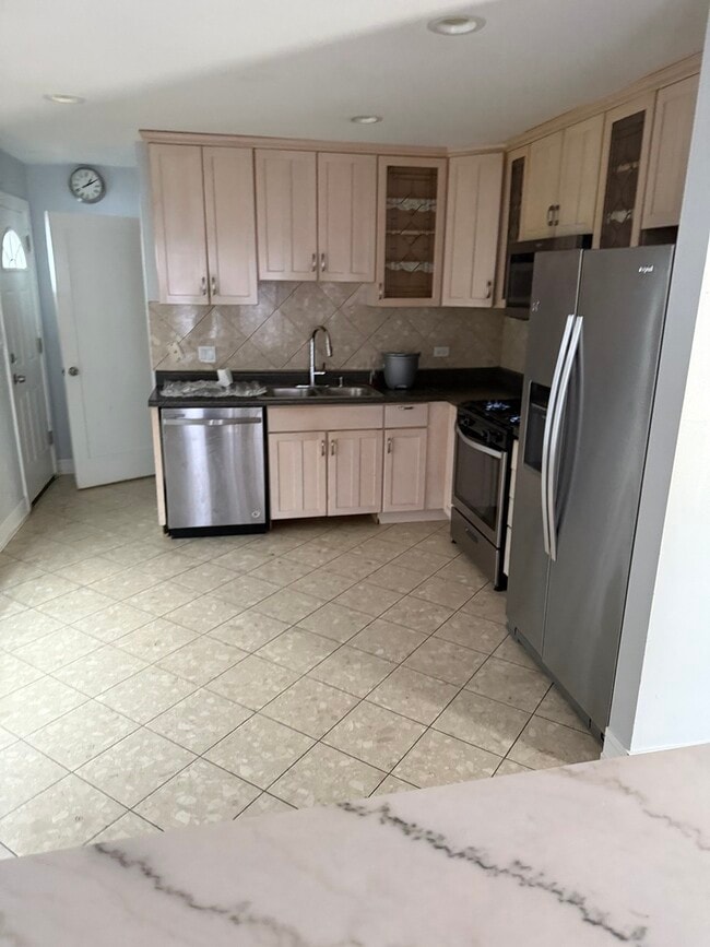 Building Photo - 7710 Kedvale Ave