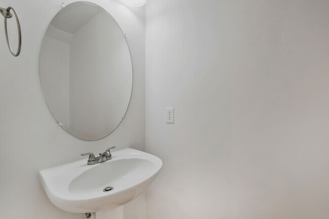 Building Photo - Updated Hermitage townhome, 2BR 2.5 bath, gym, pool, sidewalks, garage, fenced yard, available now!