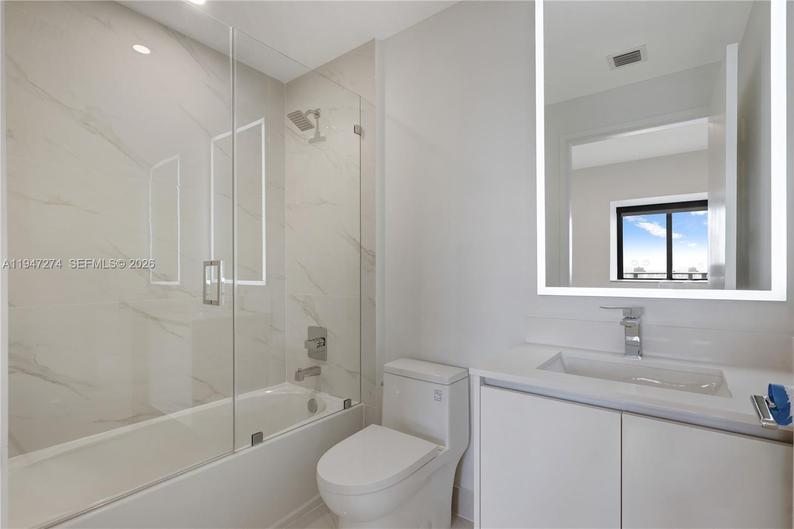 Building Photo - 700 NE 24th St