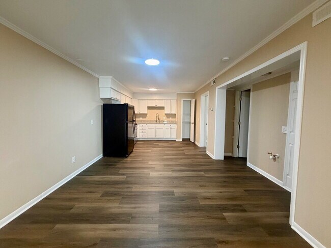 Building Photo - Two Bedroom Condo Located close to Everything Hilton Head Island has to Offer!