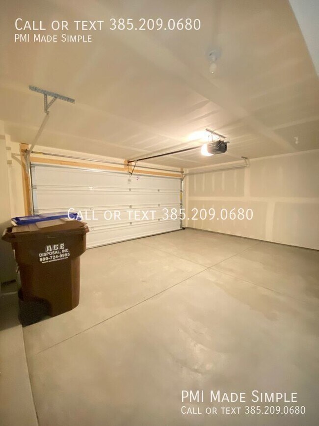 Building Photo - Clear and Bright, Newer Townhome in Rivert...