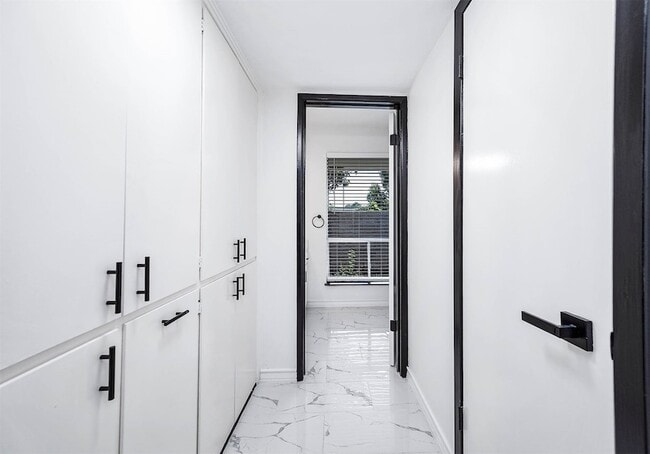 Building Photo - 1616 Redway Ln