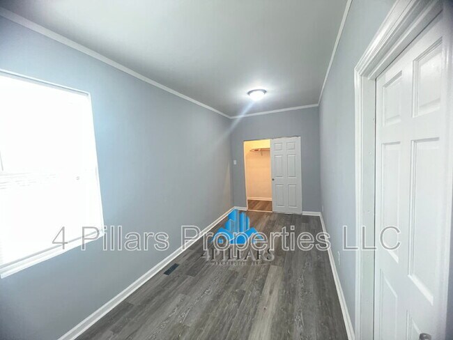 Building Photo - 3904 Deodar St