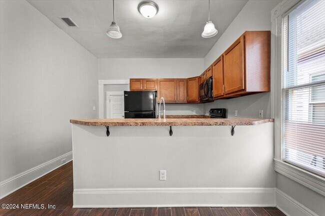 Building Photo - 1950 Redell St