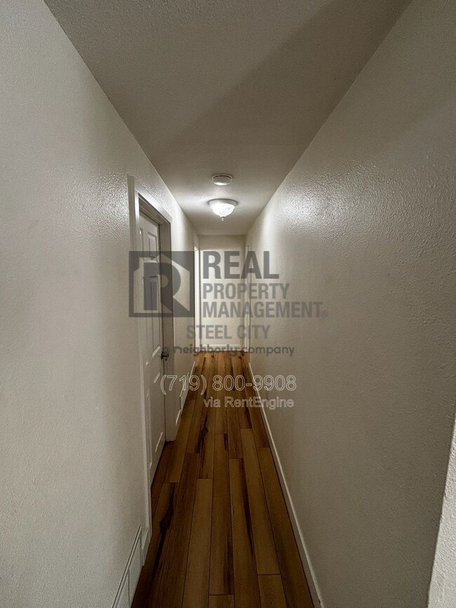 Building Photo - 607 W 15th St