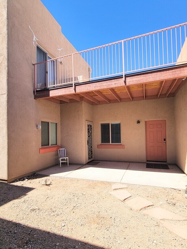 Building Photo - Pet friendly Civano home