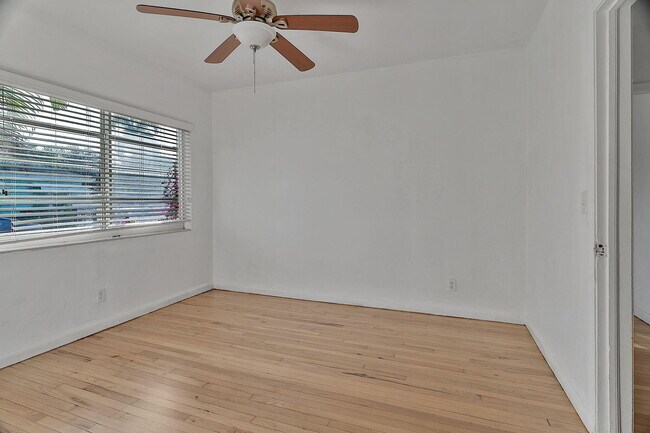 Building Photo - 902 N J St