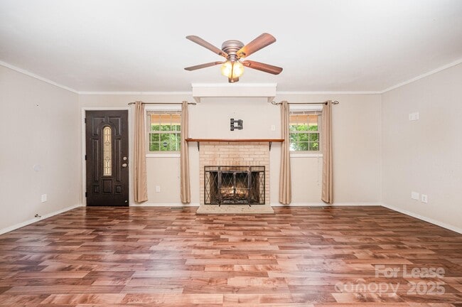 Building Photo - 6118 S Rocky River Rd