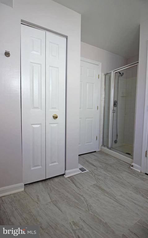 Building Photo - 622 Sprite Way
