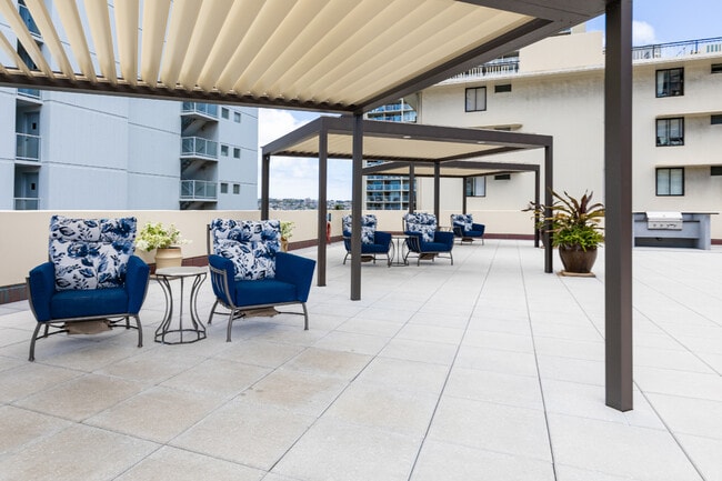Building Photo - 2211 Ala Wai Blvd
