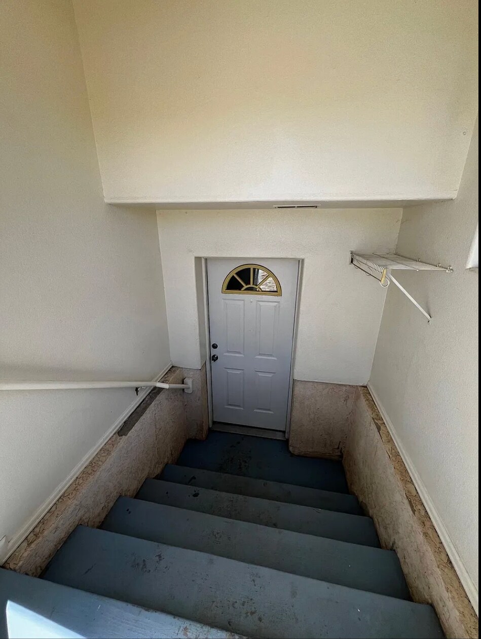 Building Photo - 593 S Aguilar Dr