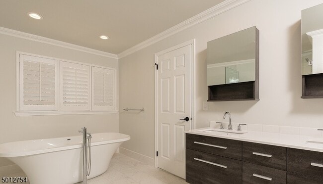 Building Photo - 255 Riveredge Dr